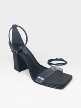 Sandália Beyou Shoes Marbella preta de salto bloco com tira transparente e amarração no tornozelo em napa