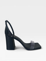 Sandália Beyou Shoes Marbella preta de napa com salto bloco alto e tira frontal transparente em vinil