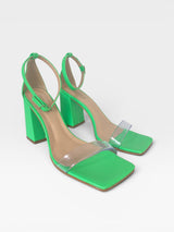 Sandália Marbella Beyou Shoes verde kiwi em napa com salto bloco de 9,5 cm e tira frontal transparente
