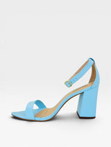 Sandália Beyou Shoes Marseille azul bebê em napa com salto bloco de 9,5 cm e fechamento por fivela lateral