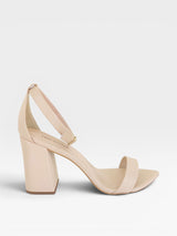 Sandália Beyou Shoes Marseille nude em napa com salto bloco de 9,5 cm e tira ajustável no tornozelo