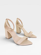 Sandália Beyou Shoes Marseille nude em napa com salto bloco de 9,5 cm e tira no tornozelo