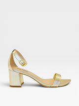 Sandália Beyou Shoes Marseille ouro light em napa com salto bloco baixo de 6 cm e tira com fivela lateral