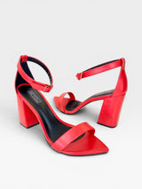 Sandália Beyou Shoes Marseille vermelha em napa com salto bloco de 9,5 cm e fechamento por fivela no tornozelo