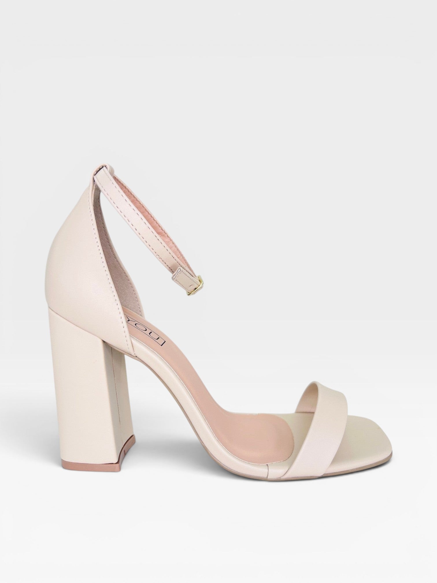 Sandália Beyou Shoes Copacabana Bistrô nude em napa com salto bloco de 9,5 cm e fechamento por tira no tornozelo