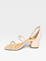 Sandália Beyou Shoes Abu Dhabi nude em napa com tiras finas de strass e salto bloco de 6 cm