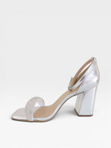 Sandália Beyou Shoes Provence prata em napa com salto bloco de 9,5 cm e tira frontal com brilho