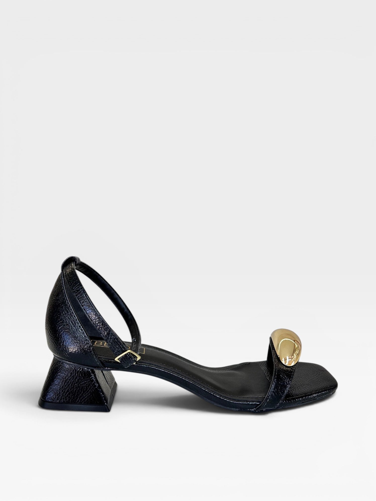 Sandália Beyou Shoes Saint-Étienne preta em napa com salto de 3 cm e design minimalista elegante