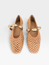 Sapatilha Beyou Shoes bege em napa e telinha com tira frontal decorada por apliques metálicos dourados