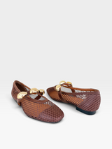 Sapatilha Beyou Shoes Seychelles marrom em napa e telinha com detalhes de apliques dourados