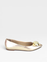 Sapatilha Beyou Shoes Saint-Tropez em napa ouro light com detalhe metálico brilhante no cabedal