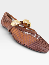 Sapatilha Beyou Shoes Seychelles marrom em napa e telinha com detalhes de apliques dourados no cabedal