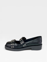 Sapatilha Beyou Shoes Valence preta em napa destroyed com tiras, fivelas e ilhoses metálicos, estilo urbano casual.