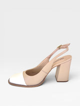Sapato slingback Beyou Shoes off white e bege em napa com salto bloco de 9,5 cm e bico quadrado