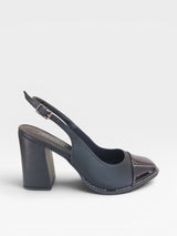 Sapato slingback Beyou Shoes preto em napa com salto bloco de 9,5 cm e biqueira envernizada