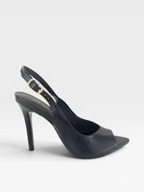Sapato slingback Beyou Shoes preto em couro com bico folha e salto alto fino de 9,5 cm e fivela lateral