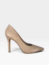 Scarpin Beyou Shoes Beverly Hills em couro cor bistrô com salto fino de 10 cm e bico fino elegante