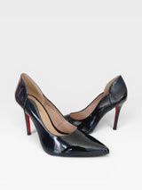 Scarpin Beyou Shoes Beverly Hills preto em verniz com salto fino de 9,5 cm e detalhe de solado vermelho