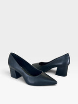 Scarpin Beyou Shoes Cagliari preto em napa com salto bloco de 6 cm e bico fino, design clássico e sofisticado.