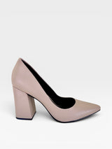 Scarpin Beyou Shoes California cinza em napa com salto bloco de 9,5 cm e bico fino elegante