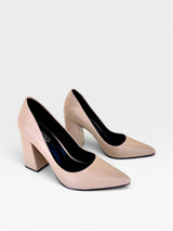 Scarpin California Beyou Shoes cinza em napa com salto bloco de 9,5 cm e bico fino elegante