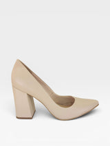Scarpin Beyou Shoes California nude em napa com salto bloco de 9,5 cm e bico fino elegante