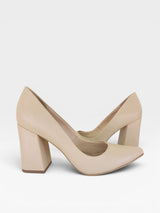 Scarpin California Beyou Shoes nude em napa com salto bloco de 9,5 cm, design clássico e elegante.