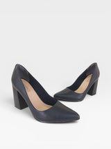 Scarpin Beyou Shoes California preto em napa com salto bloco de 9,5 cm e bico fino elegante
