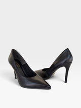 Scarpin Beyou Shoes Beverly Hills em couro preto com bico fino e salto alto de 10 cm