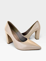 Scarpin Beyou Shoes Malibu em couro cor bistrô com salto bloco de 10 cm e bico fino elegante