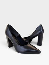 Scarpin Beyou Shoes Malibu em couro preto com salto alto de 10 cm e bico fino, design elegante e sofisticado.