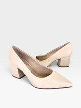 Scarpin Beyou Shoes Cagliari nude em napa com salto bloco de 6 cm e bico fino, design clássico e sofisticado.