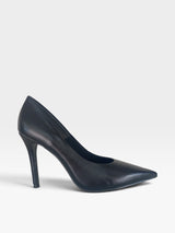 Scarpin Beyou Shoes Beverly Hills preto em couro com bico fino e salto alto de 10 cm