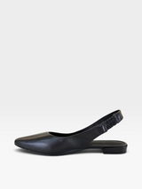 Slingback Beyou Shoes Barretos em couro legítimo preto com bico fino e tira elástica no calcanhar