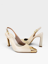 Slingback Beyou Shoes Bristol em couro off white com biqueira metalizada dourada e salto alto fino