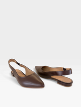 Slingback Beyou Shoes Barretos em couro marrom com bico fino e design elegante sem salto