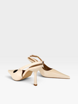 Slingback Beyou Shoes off white em couro com bico fino e salto taça de 10 cm