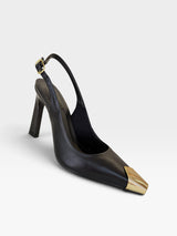 Sapato slingback Beyou Shoes em couro preto com salto alto e ponteira metálica dourada