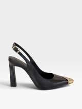 Sapato slingback Beyou Shoes em couro preto com salto alto e ponteira metálica dourada