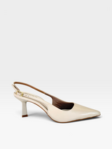 Slingback Beyou Shoes Évora em couro off white com salto de 6 cm e bico fino, vista lateral elegante.