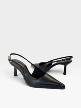 Slingback Beyou Shoes Évora em couro preto com salto de 6 cm e fechamento lateral com fivela dourada
