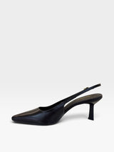 Slingback Beyou Shoes Évora em couro preto com bico fino e salto médio de 6 cm, vista lateral elegante.