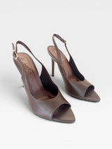 Slingback Beyou Shoes Lugano marrom em couro com bico folha e salto alto de 9,5 cm