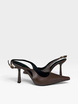 Slingback Beyou Shoes Milano em couro marrom com bico fino e salto taça de 10 cm em fundo branco