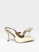 Slingback Milano Beyou Shoes em couro off white com bico fino e salto taça de 10 cm