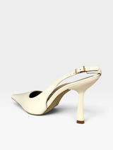 Slingback Milano Beyou Shoes em couro off white com bico fino e salto taça de 10 cm