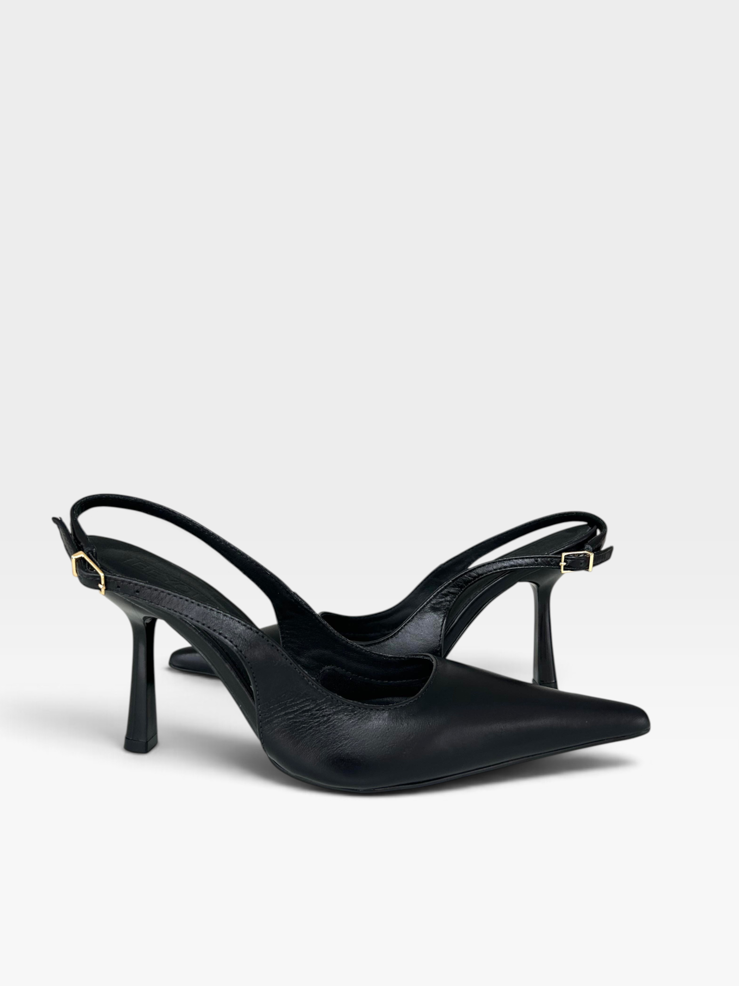 Sapato slingback Beyou Shoes Milano em couro preto com bico fino e salto taça de 10 cm