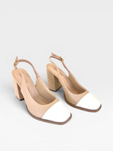Sapato slingback Beyou Shoes em napa off white e bege com salto bloco de 9,5 cm e bico quadrado elegante.