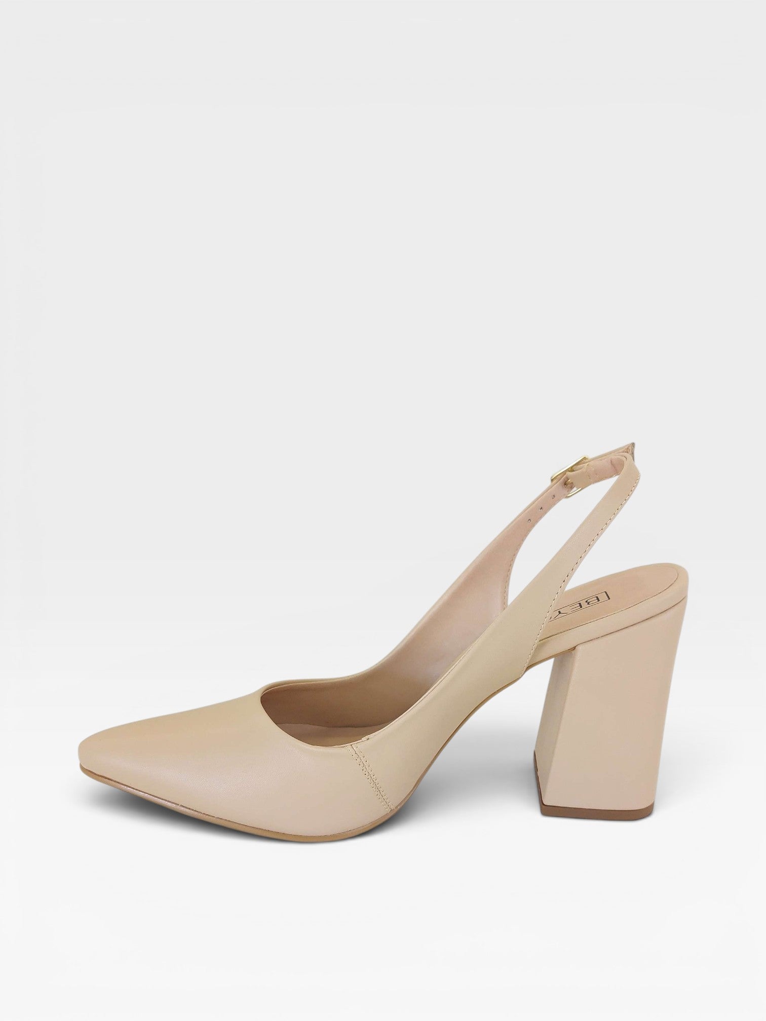 Slingback Beyou Shoes nude em napa com salto bloco de 9,5 cm e bico fino, design elegante e sofisticado.
