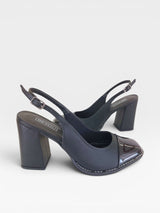 Sapato slingback Beyou Shoes preto em napa com salto bloco de 9,5 cm e biqueira envernizada sofisticada